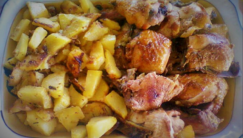 pirofila di porcellana con pollo e patate