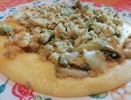 piatto di polenta con gorgonzola e broccolo romanesco